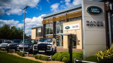 Câu chuyện về sự lựa chọn an toàn của Jaguar - Land Rover.